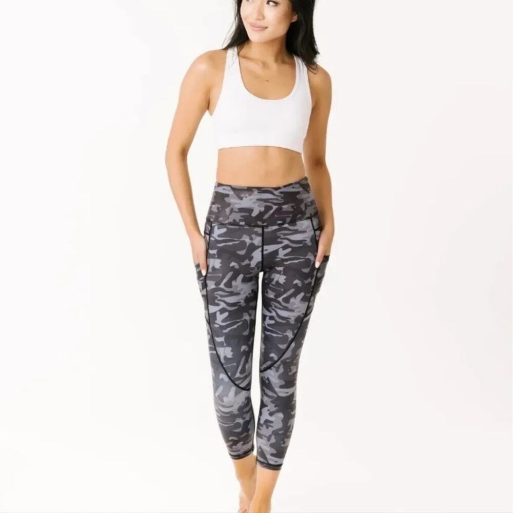 Zyia Leggings Size 2 Light N Tight Pockets Camo Cropped 25" Grey Black High Rise